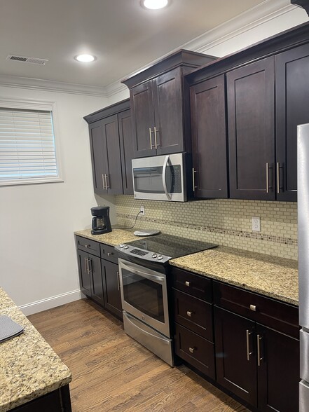 Building Photo - 8574 Daju Ct