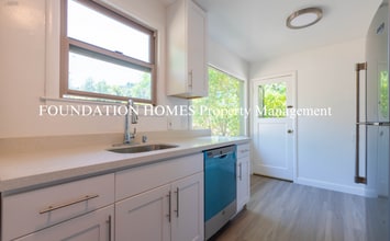 Building Photo - 315 C St