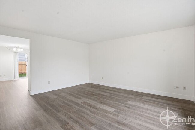 Building Photo - 16113 NE 4th Way