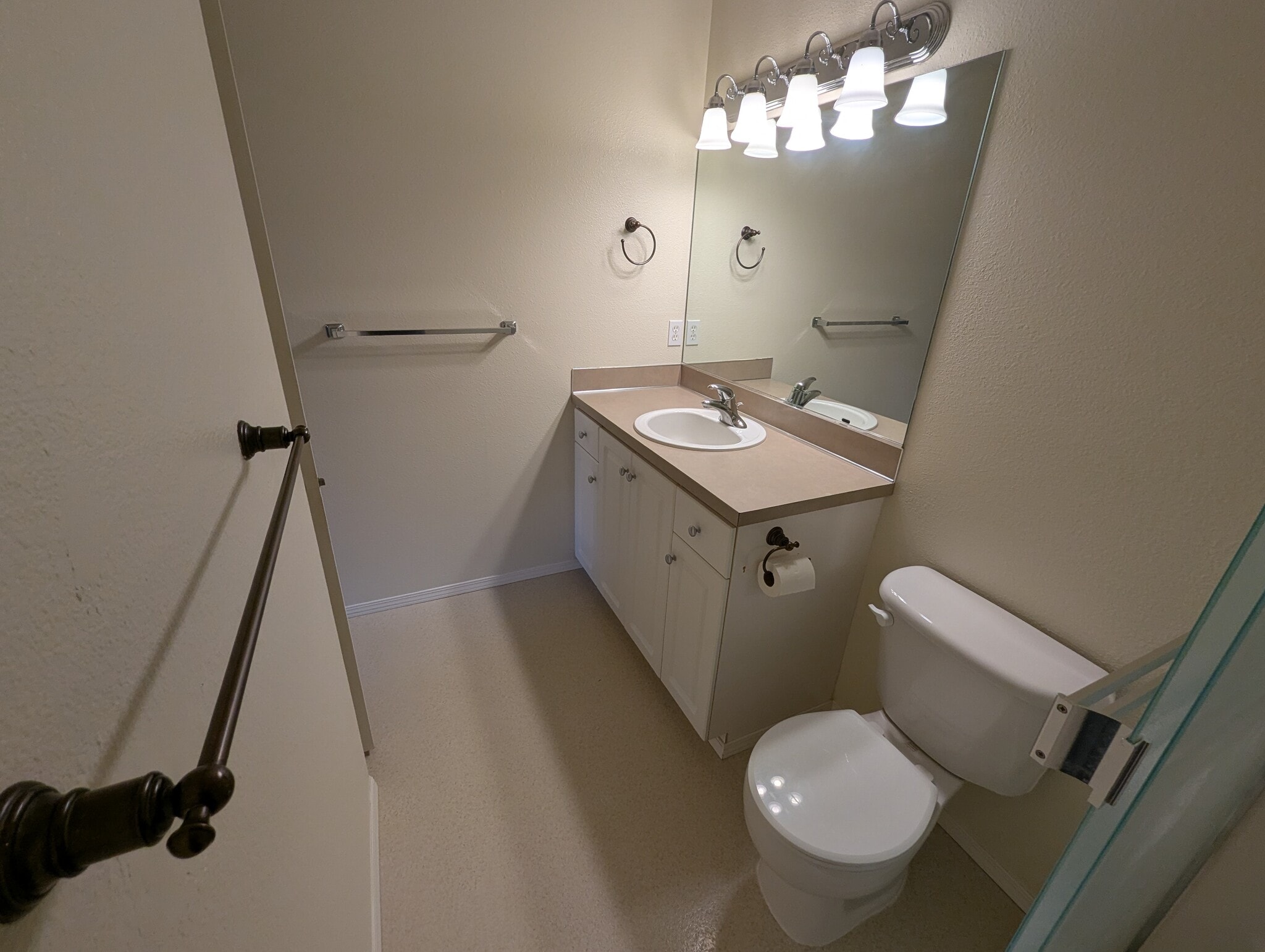 Building Photo - 3144 SE Sternwheeler Dr