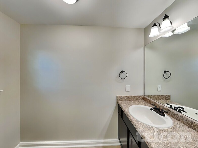 Building Photo - 498 Kirkland Dr