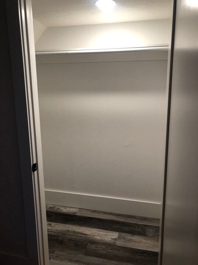 Building Photo - 612 S Cleveland Massillon Rd