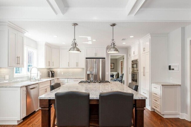 Building Photo - {5801} Spacious 2 Story Home in highly des...