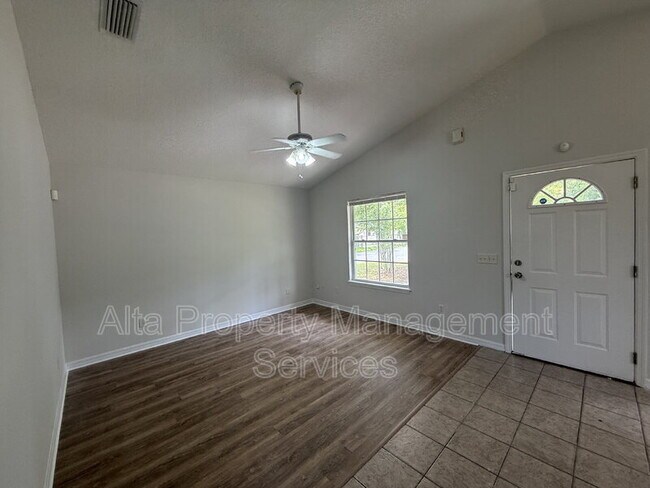 Building Photo - 324 Lena St