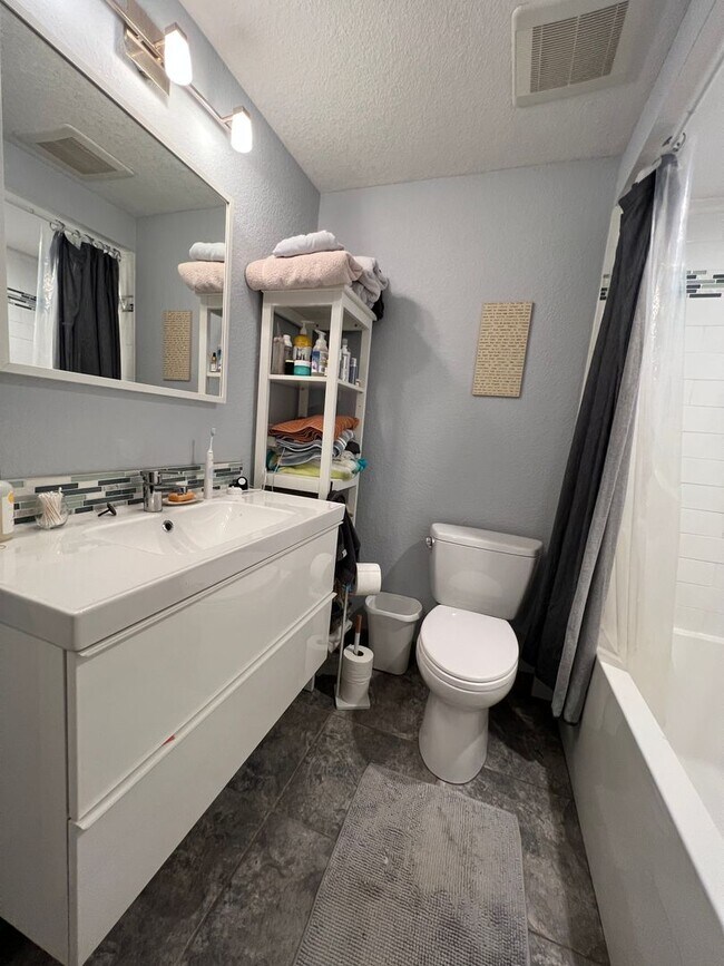 Building Photo - Nature’s Paradise in Shanahan Ridge - Fully Furnished