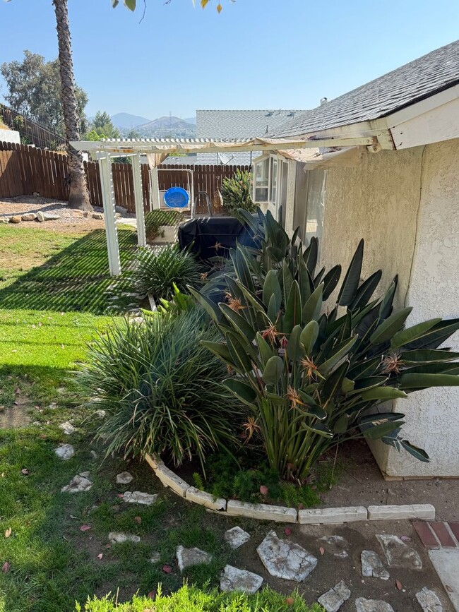 Building Photo - New Photos! Lovely One Level home in Valen...