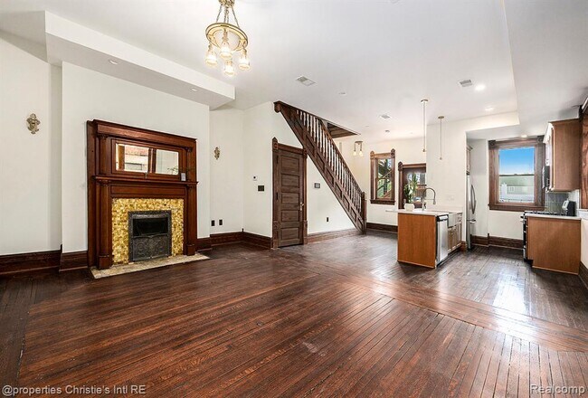 Building Photo - 701 W Canfield St