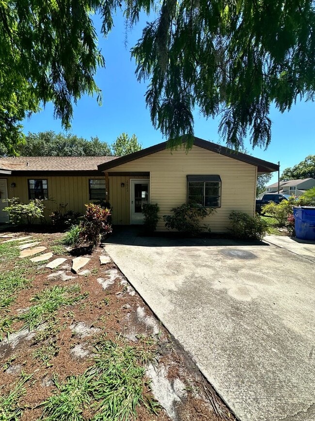Primary Photo - Nice 2/1.5 Duplex Located Across From St. ...