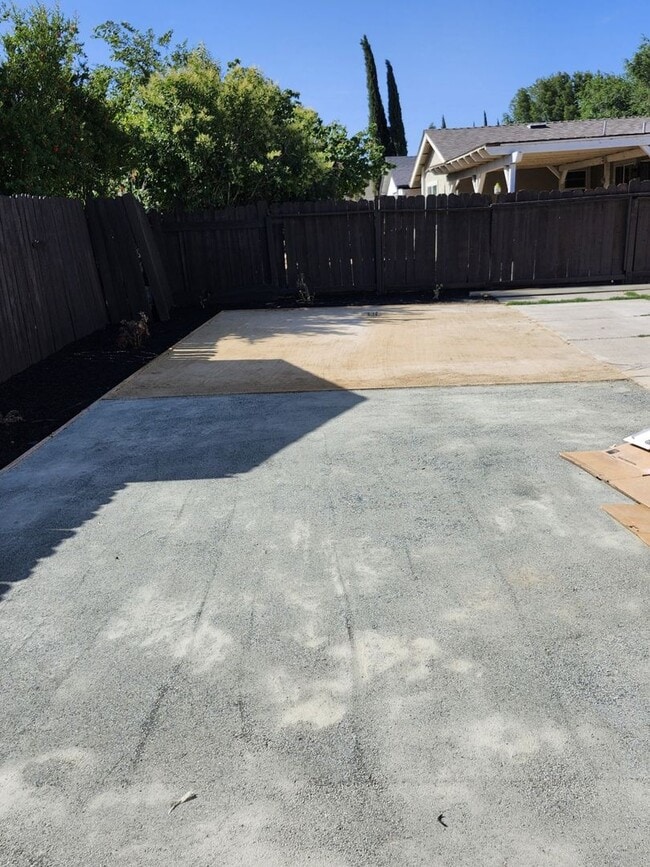 Building Photo - 3/2- Newly Renovated & Energy Efficient in...