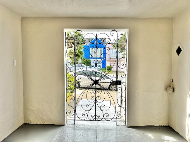 Building Photo - 2626 Moraga St