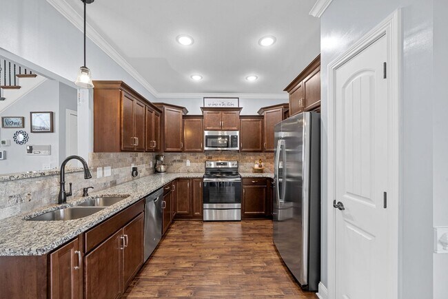 Building Photo - Pet Friendly Four Bedroom with Bonus!