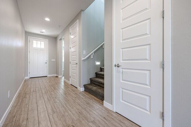 Building Photo - Available August 7th! Gated Community 4 Bedroom 3 Bathroom Home!