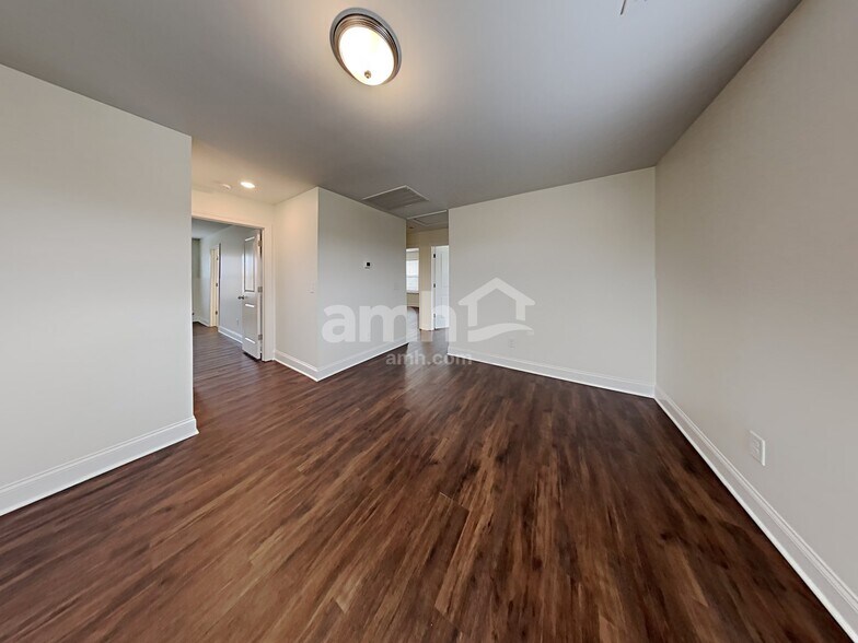 Building Photo - 7010 Bennett Dr.