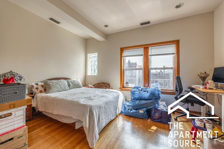 Building Photo - 2722 N Kimball Ave