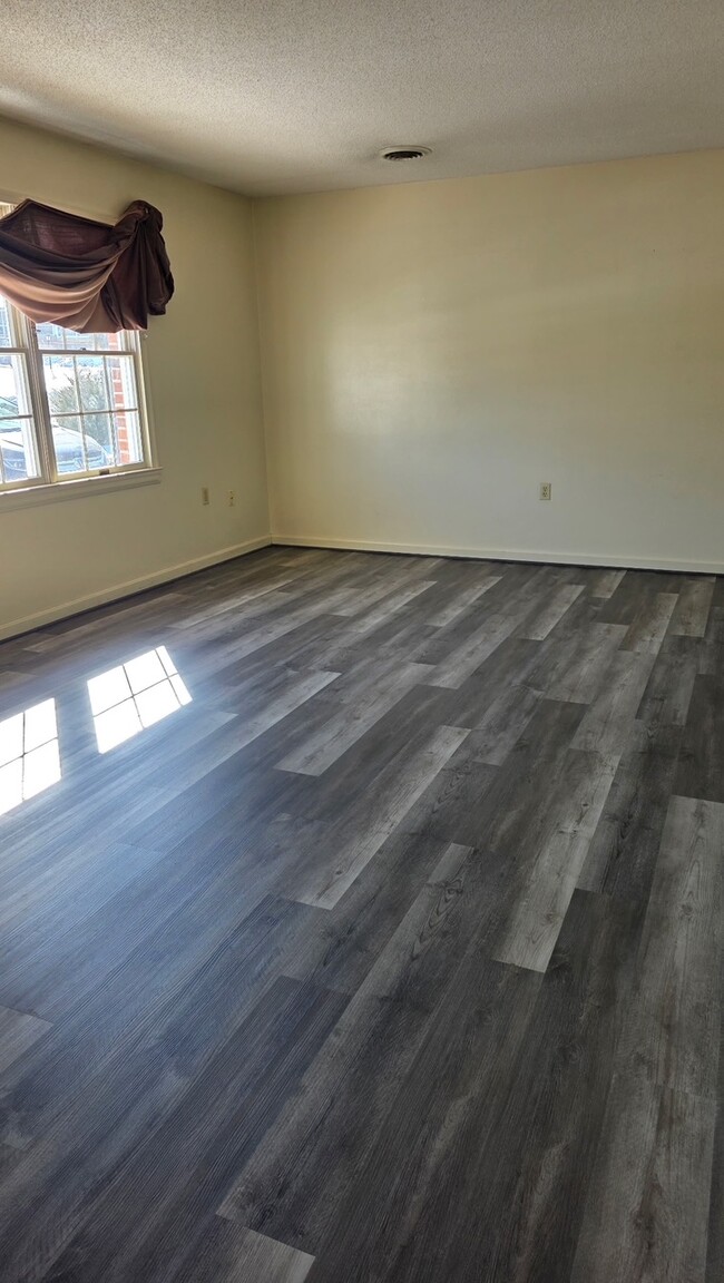 Building Photo - 126 Upshur Dr