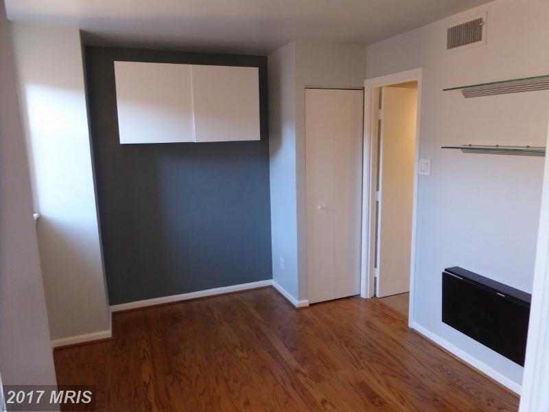 Bedroom with attached bathroom. - 1436 Meridian Pl NW