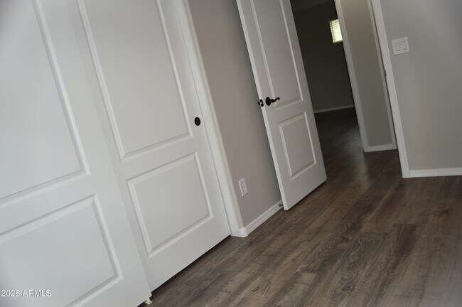 Building Photo - 964 S Almira Ave