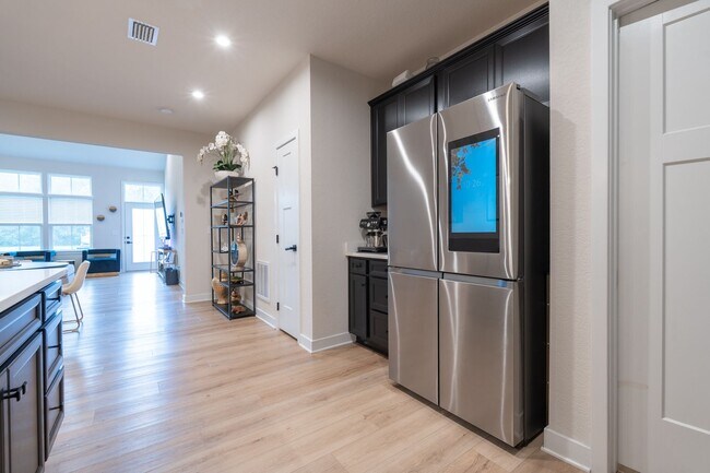 Building Photo - MOVE IN READY 3 Bedroom in Desirable Grass...