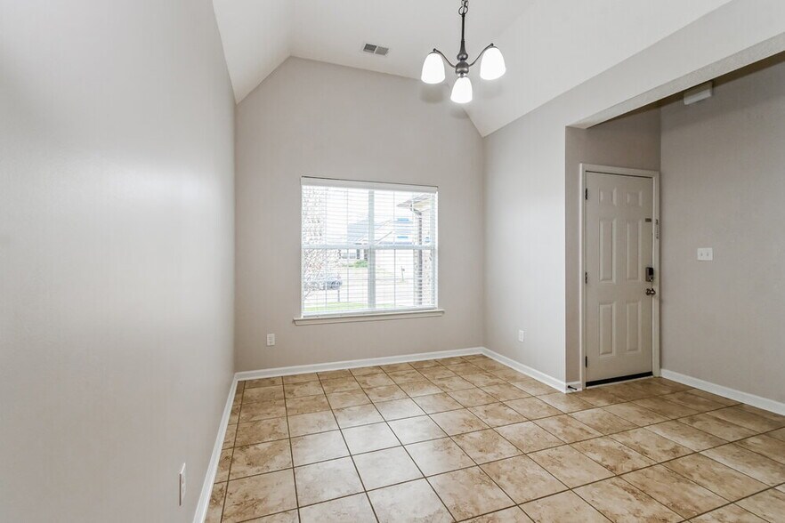 Building Photo - 7852 Ridgedale Dr