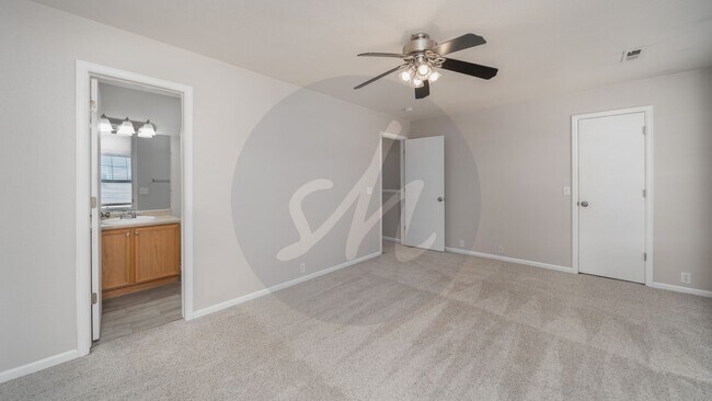 Building Photo - Townhome in The Bluffs at Spring Creek