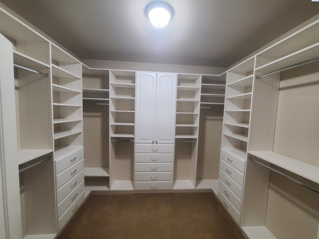 Building Photo - Sourthridge Area for rent