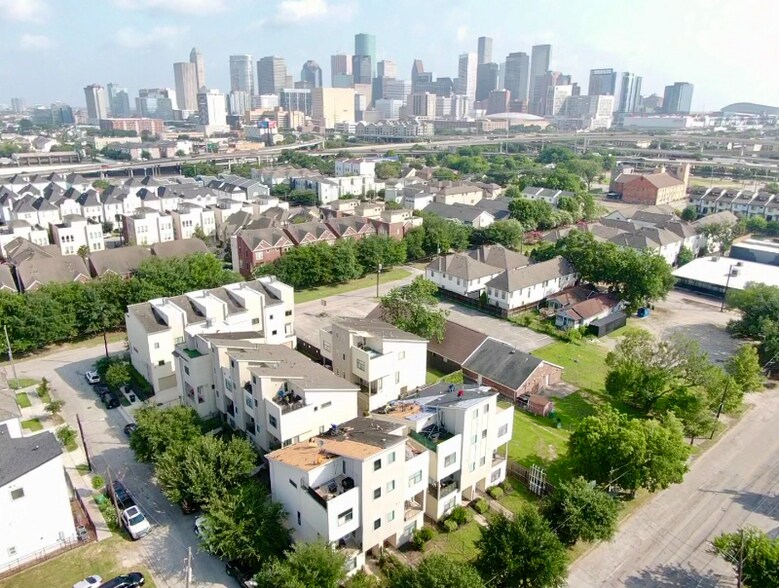 Building Photo - 2318 Emancipation Ave