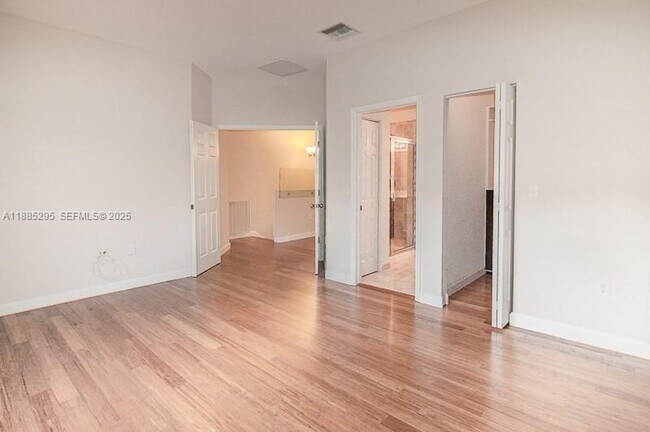 Building Photo - 1024 NE 207th Terrace