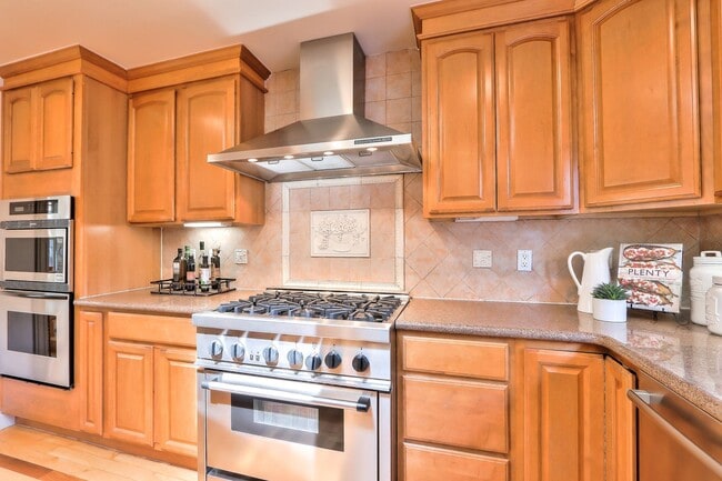 Building Photo - Saratoga 5 Bedrooms with Free Electricity from Solar System