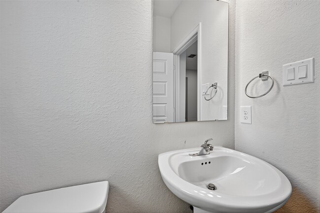 Building Photo - 5019 Bowen Pr Dr