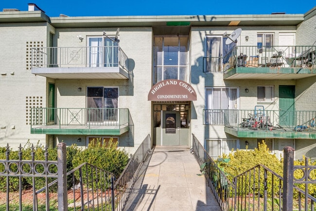 Building Photo - 450a Condon Terrace SE
