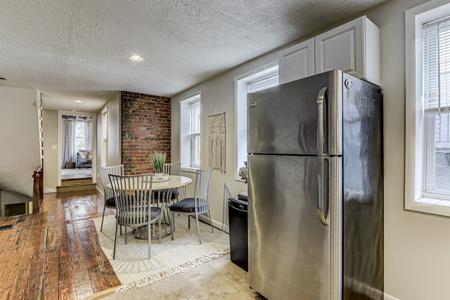 Building Photo - 1736 Light St