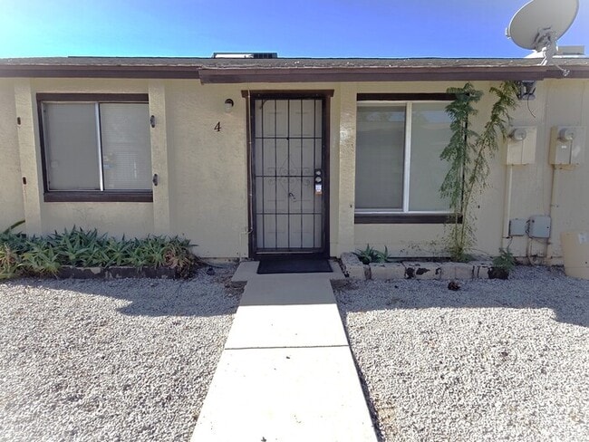 Primary Photo - Cute 2 bedroom 1 bath