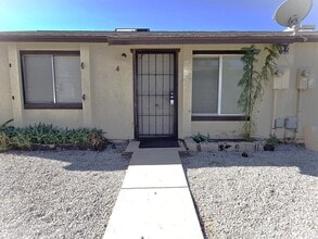Building Photo - Cute 2 bedroom 1 bath