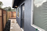 Building Photo - Remodeled 3 BD/2 BA Home with Private Entrance and Backyard