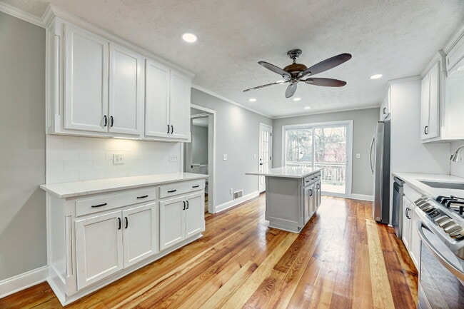 Building Photo - 4843 McPherson Dr NE