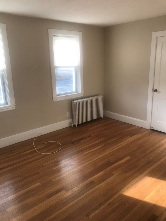 Building Photo - Nice 3-bedroom 1-bath apartment in Stoughton