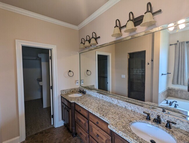 Building Photo - Beautiful 4bed/3 bath home in North Bossier