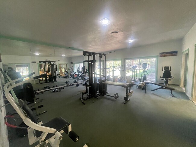 Building Photo - Quiet and private 1 bedroom on the 1st floor - in Glendale
