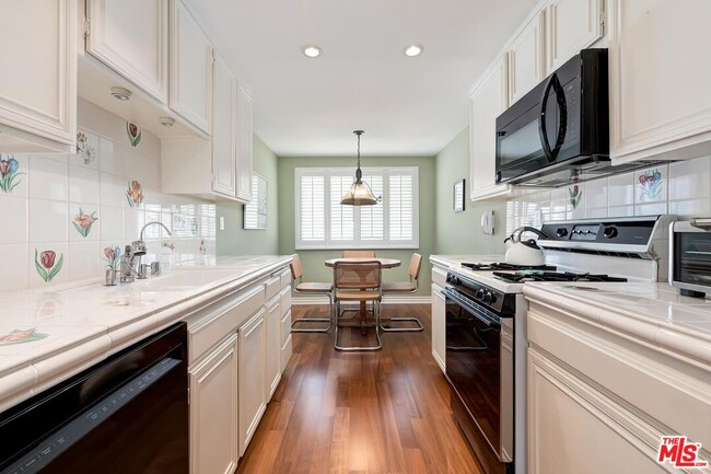 Building Photo - 17171 Palisades Cir