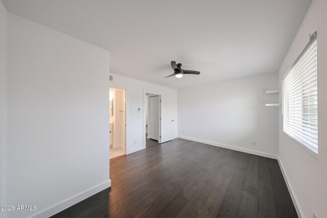 Building Photo - 812 W 14th St