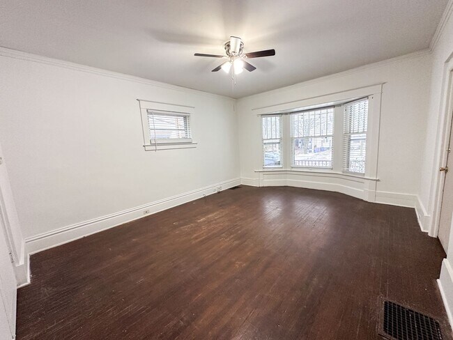 Building Photo - 734 Fountain St NE