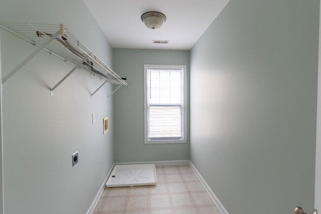 Building Photo - 2047 Sinclair Trce