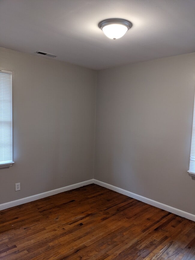 Building Photo - 3706 Lakewood Dr NW