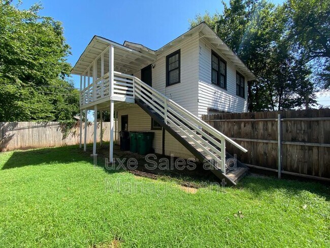 Building Photo - 119 NW 27th St