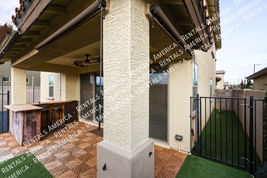 Building Photo - 16215 W Camino de Oro