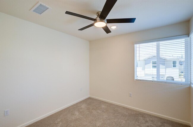 Building Photo - 1498 Vintage Ln