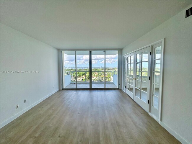 Building Photo - 5600 Collins Ave