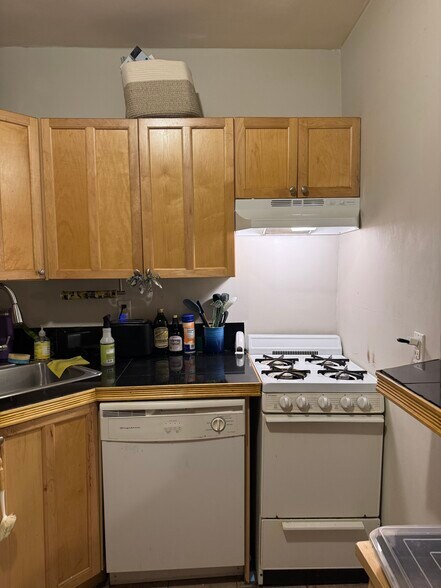 Building Photo - 110 Brainerd Rd