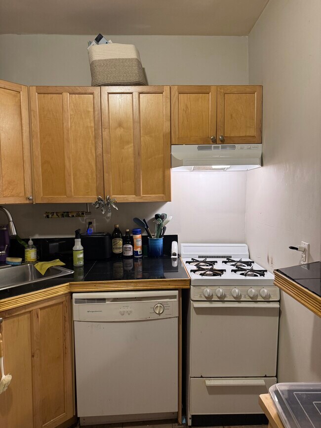 Building Photo - 110 Brainerd Rd