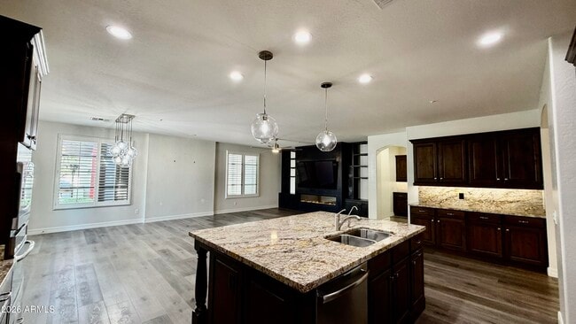 Building Photo - 1777 W Ocotillo Rd